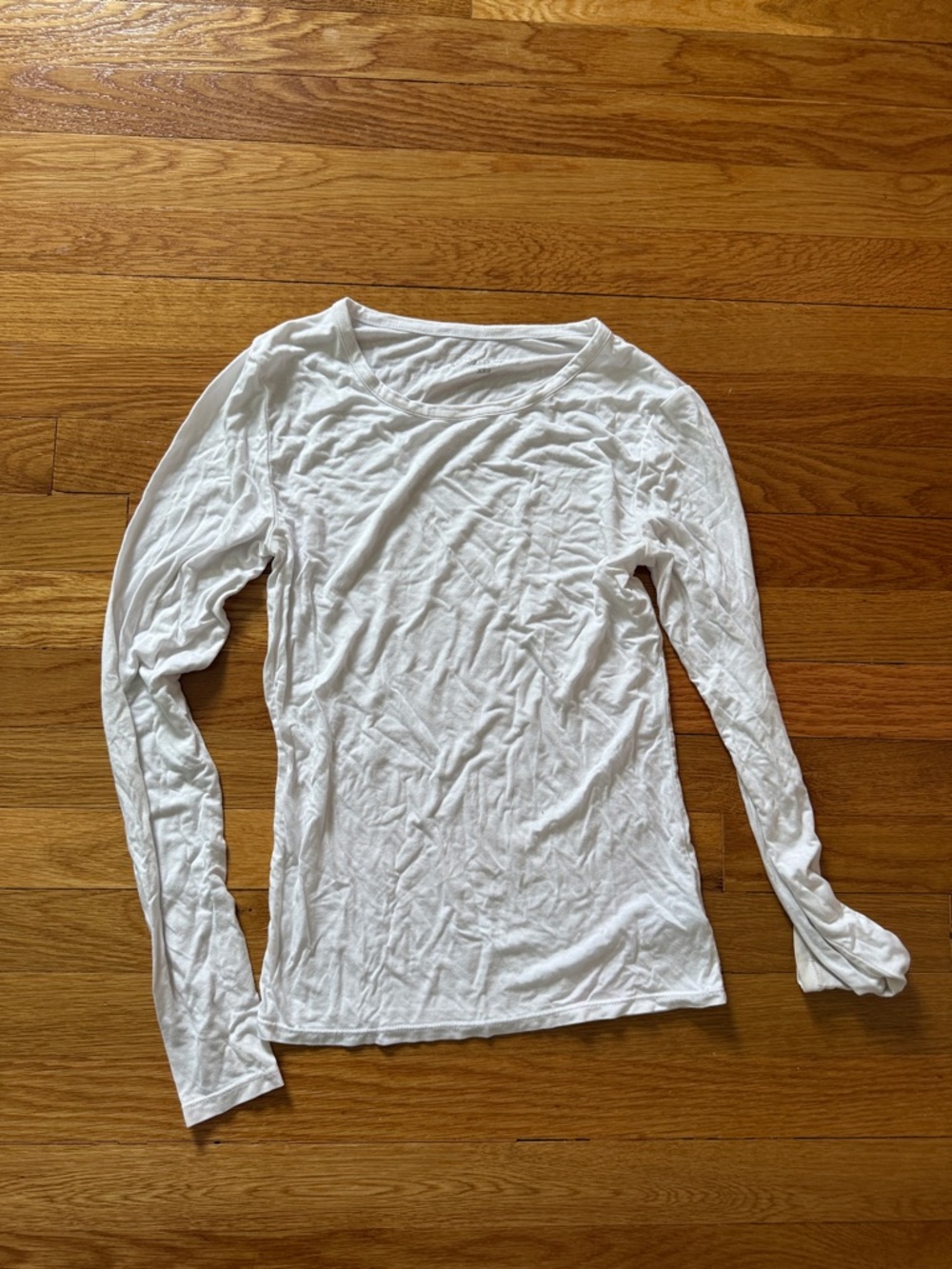 Women’s White Long-Sleeve Scoop Neck Tee